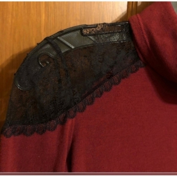 Alice + Olivia Krystalle Turtleneck Sweater Size Medium - Picture 8 of 10